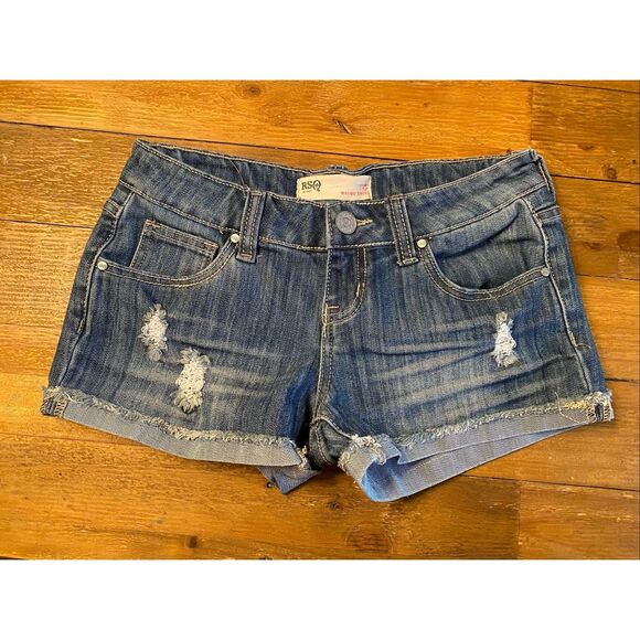 RSQ Pants - RSQ Jeans size 3 Malibu shorts blue denim women’s Tilly’s misses junior